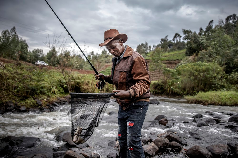 Old fishing. Кенийский Рыбак картинки.