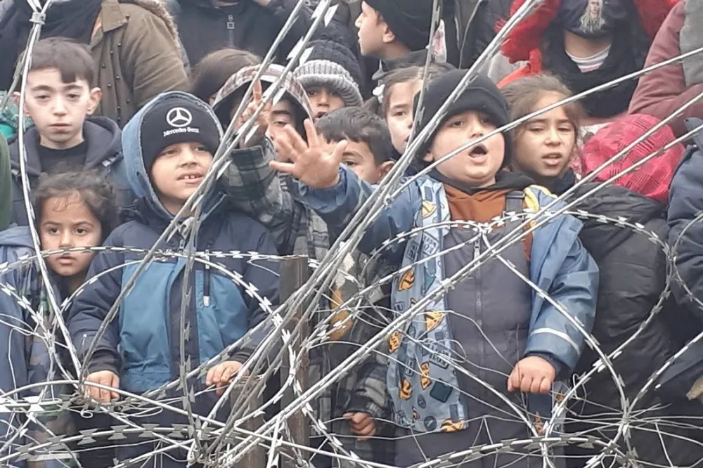 Migrant children gather near the fence on the Poland-Belarus border near Kuznica, Poland. Photo: Reuters