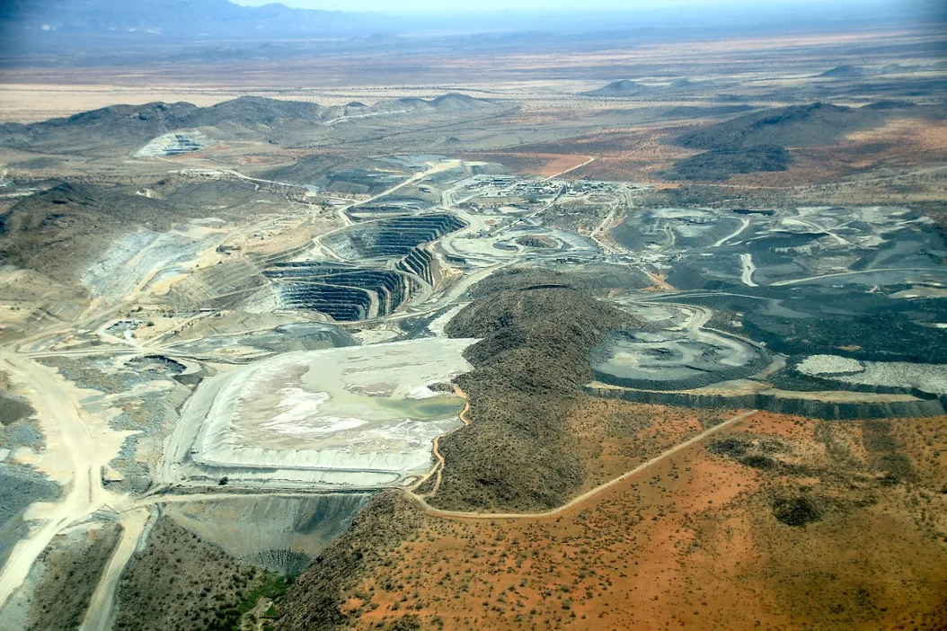 Aerial view of Navachab gold mine, Namibia, Photo: Hp.Baumeler, CC BY-SA 4.0,