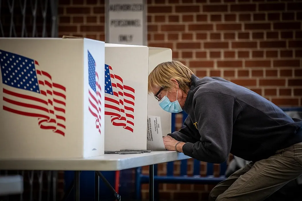 Voters in Des Moines precincts 43, 61 and 62 cast their ballots at Roosevelt High School. Photo: Phil Roeder