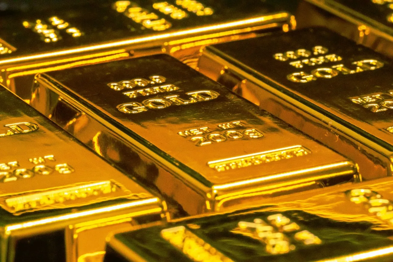 Gold Soars To Record $4,000 On Fed Cut Bets, Global Unrest