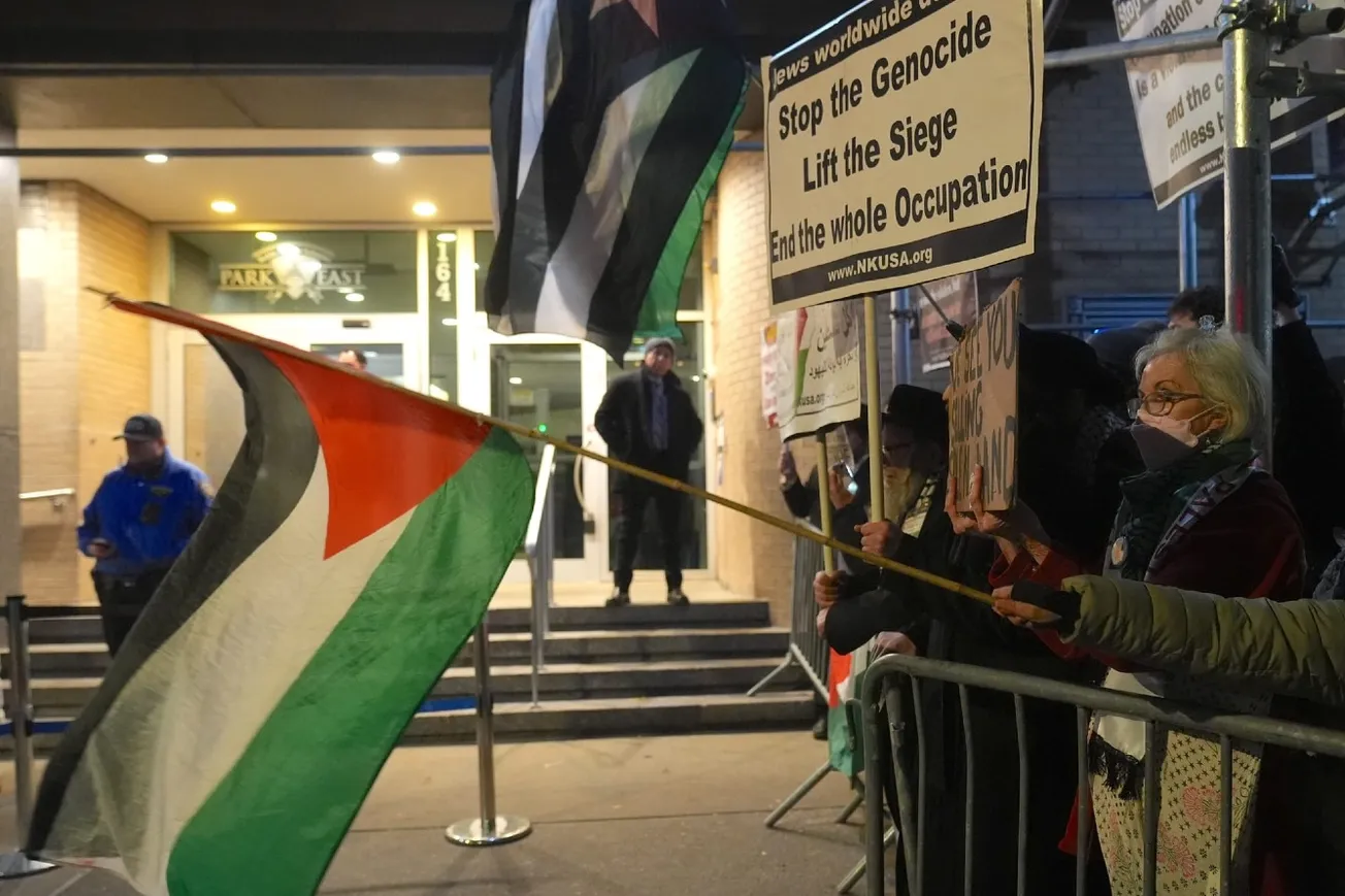 The Mayor’s Obsession With International Law