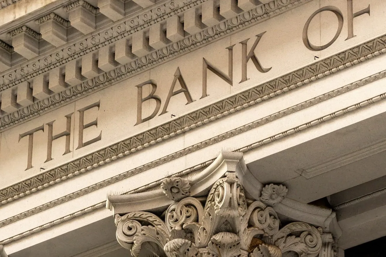 Do Central Banks Determine Interest Rates?