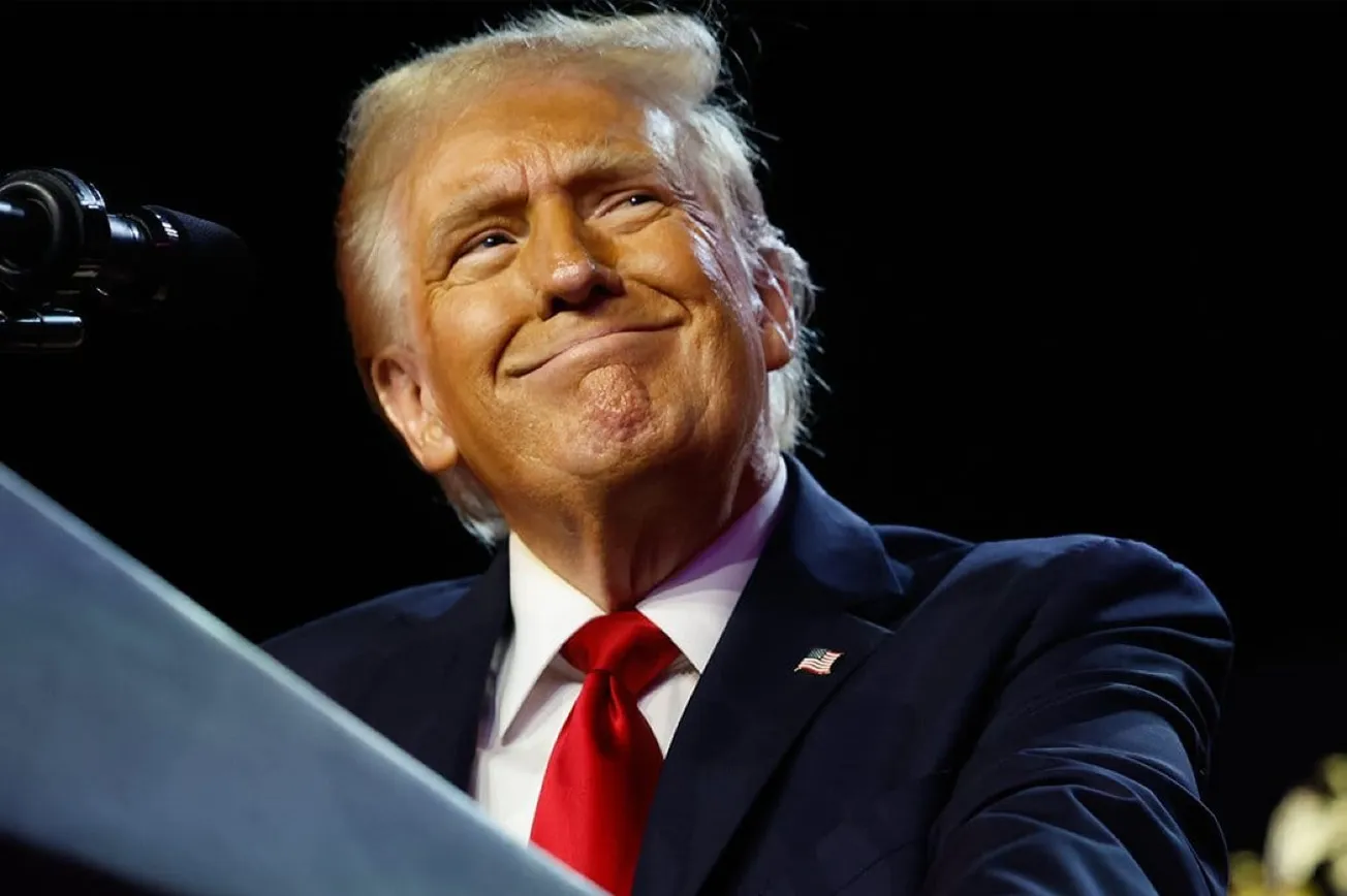 Trump Backs Crypto Firms In High Stakes Stablecoin Fight With Banks